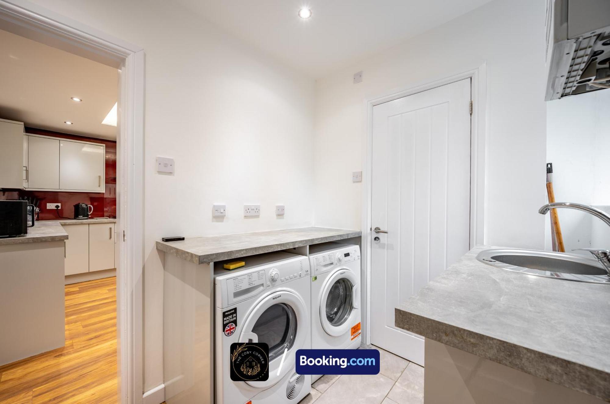 Апартаменты Cosy 3-Bed House, Garden & Free Parking In Stretford Манчестер Экстерьер фото