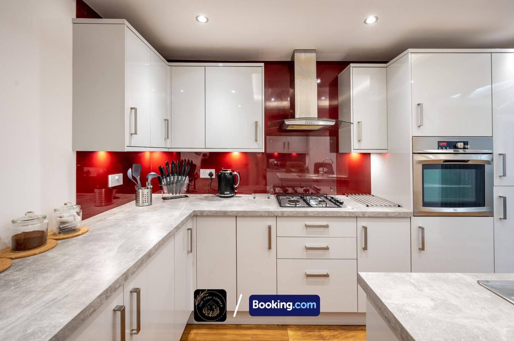 Апартаменты Cosy 3-Bed House, Garden & Free Parking In Stretford Манчестер Экстерьер фото