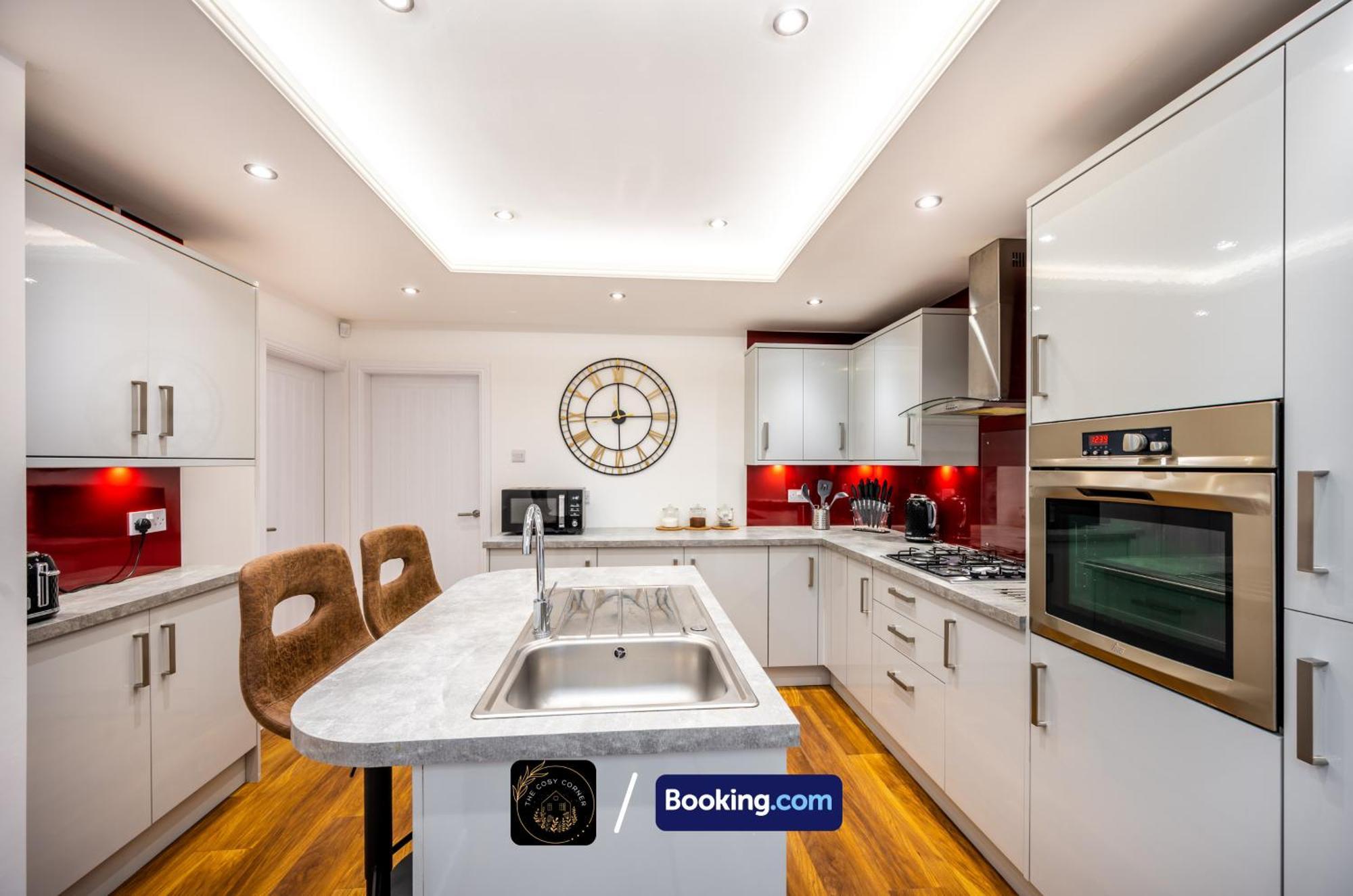 Апартаменты Cosy 3-Bed House, Garden & Free Parking In Stretford Манчестер Экстерьер фото