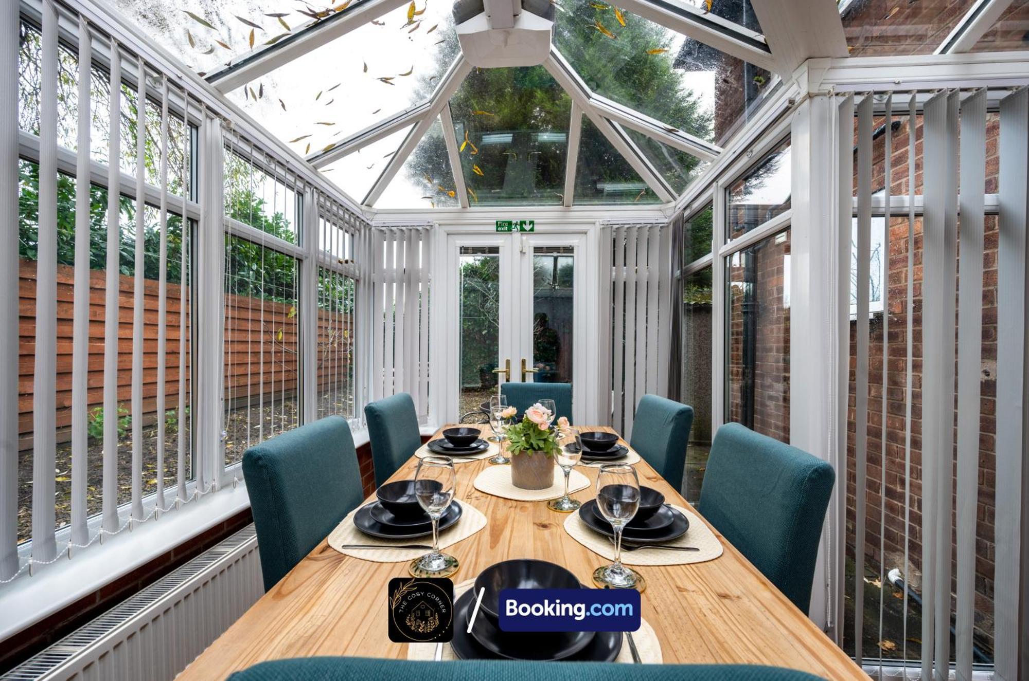 Апартаменты Cosy 3-Bed House, Garden & Free Parking In Stretford Манчестер Экстерьер фото