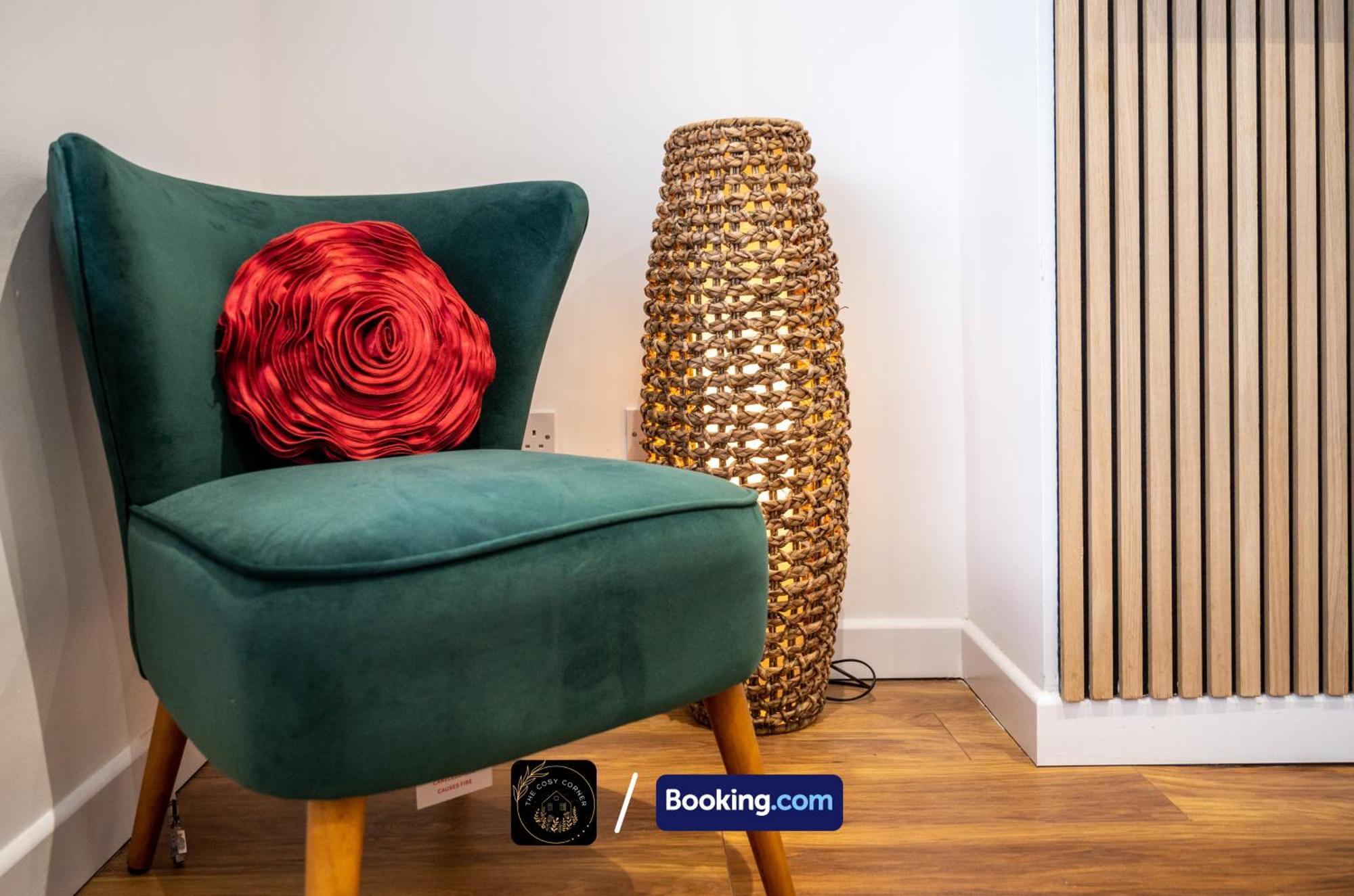 Апартаменты Cosy 3-Bed House, Garden & Free Parking In Stretford Манчестер Экстерьер фото