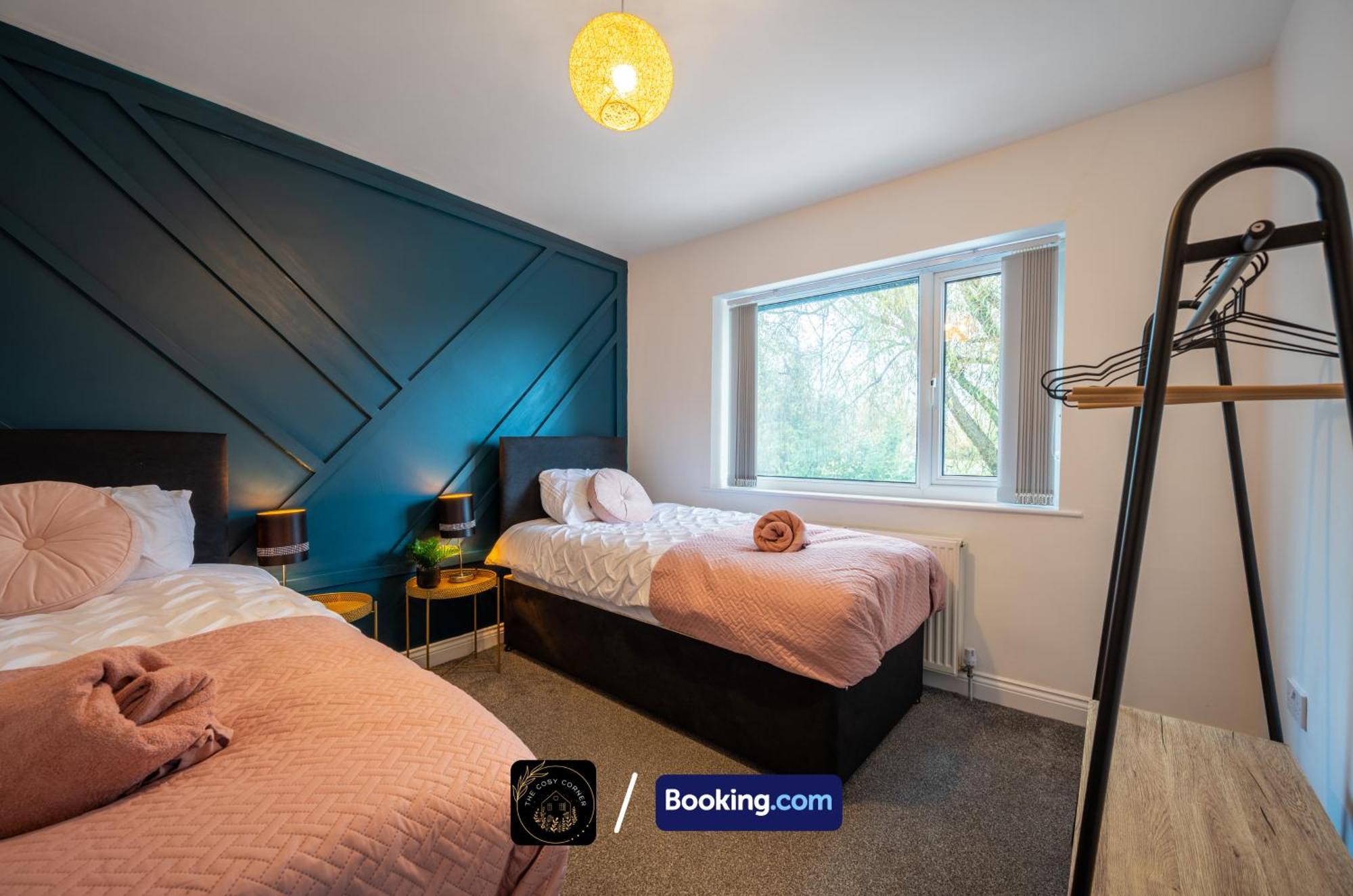Апартаменты Cosy 3-Bed House, Garden & Free Parking In Stretford Манчестер Экстерьер фото
