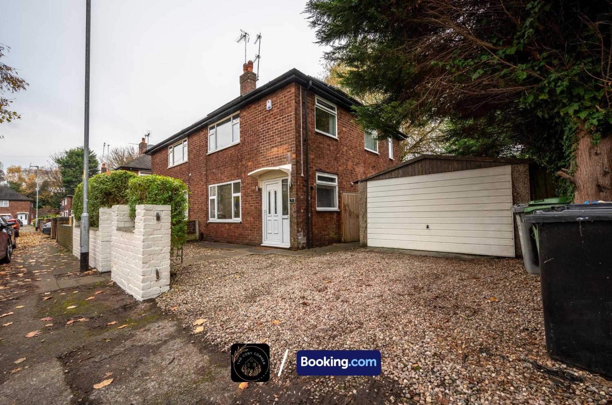 Апартаменты Cosy 3-Bed House, Garden & Free Parking In Stretford Манчестер Экстерьер фото